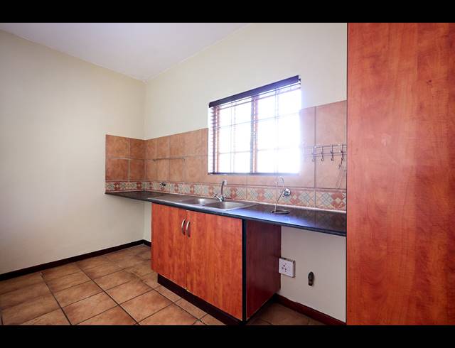 4 BEDROOM HOUSE FOR SALE IN KYALAMI HILLS